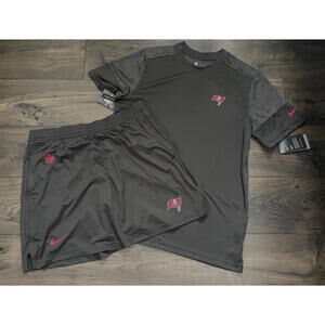 NWT Nike Tampa Bay Buccaneers Short Sleeve Shirt and Shorts Large